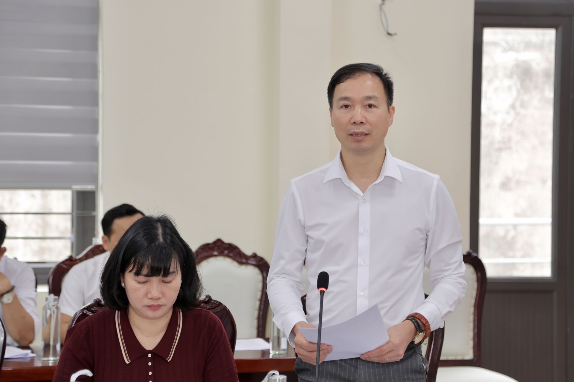 Đồng ch&iacute; Vũ Thanh Sơn, Ph&oacute; B&iacute; thư Thường trực Đảng ủy x&atilde; tr&igrave;nh b&agrave;y b&aacute;o c&aacute;o sơ kết.