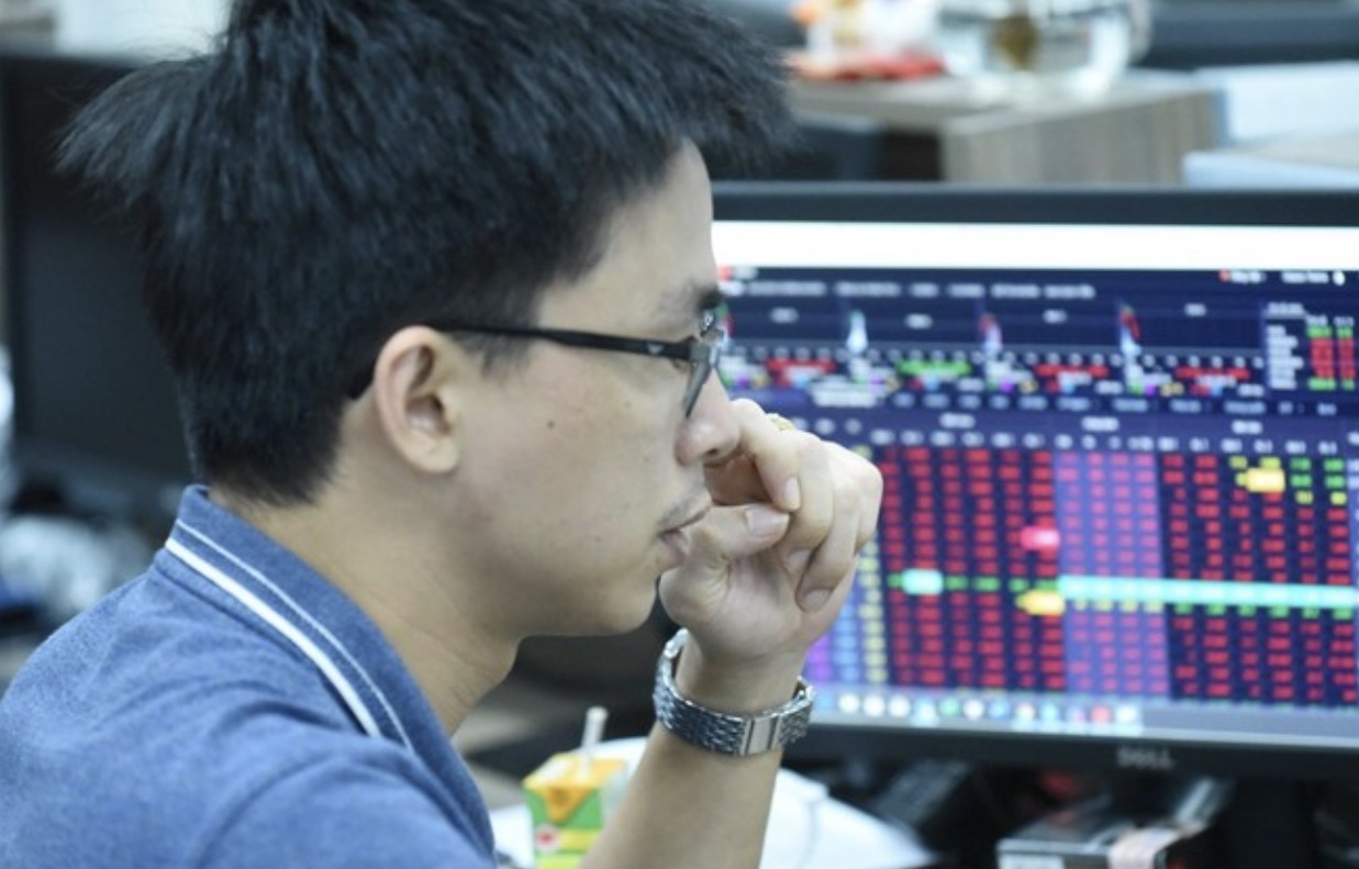 Giao dịch chứng khoán sáng 2/4: Cổ phiếu Vin tăng trần, VN-Index quay đầu điều chỉnh