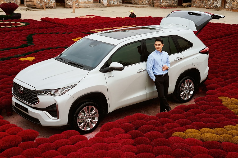 Đứng thứ hai l&agrave; Innova Cross với 1.576 xe, tiếp tục duy tr&igrave; phong độ ổn định nhờ thiết kế hiện đại, kh&ocirc;ng gian rộng r&atilde;i v&agrave; khả năng đ&aacute;p ứng đa dạng nhu cầu sử dụng của kh&aacute;ch h&agrave;ng