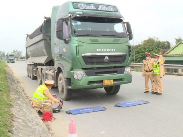 Nghệ An tăng cường kiểm tra xe tải tự đổ, siết quản lý phương tiện tải trọng lớn
