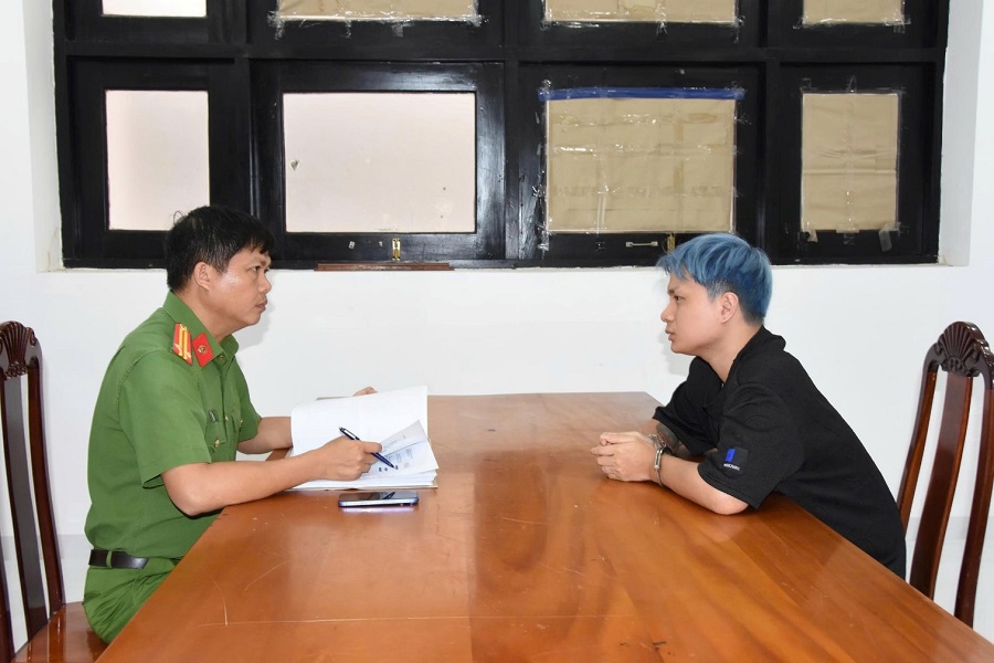 Lực lượng công an làm việc với đối tượng Hoàng Lực lượng công an làm việc với đối tượng Hoàng