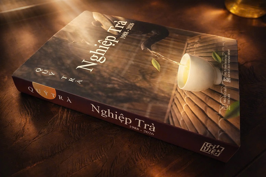 Cuốn s&aacute;ch được kế thừa tinh hoa kỹ thuật, niềm đam m&ecirc; với tr&agrave; v&agrave; sự gắn b&oacute; với nghề hơn 30 năm, khi những giống tr&agrave; Oolong đầu ti&ecirc;n từ Đ&agrave;i Loan được mang về trồng tại v&ugrave;ng đất Đắk N&ocirc;ng, đặt nền m&oacute;ng cho một h&agrave;nh tr&igrave;nh mới của ng&agrave;nh tr&agrave; Việt.