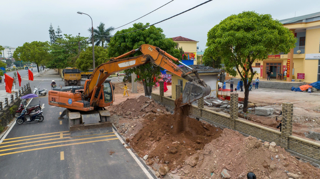 M&aacute;y m&oacute;c, phương tiện tiến h&agrave;nh thi c&ocirc;ng ngay sau lễ ph&aacute;t động