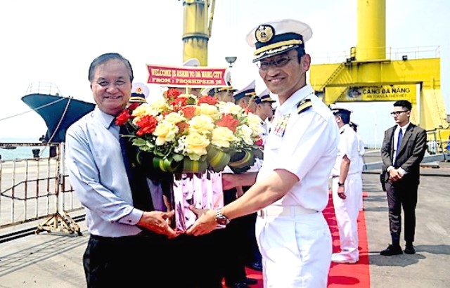 T&agrave;u hộ vệ Asahi của Nhật Bản đ&atilde; cập cảng Ti&ecirc;n Sa.