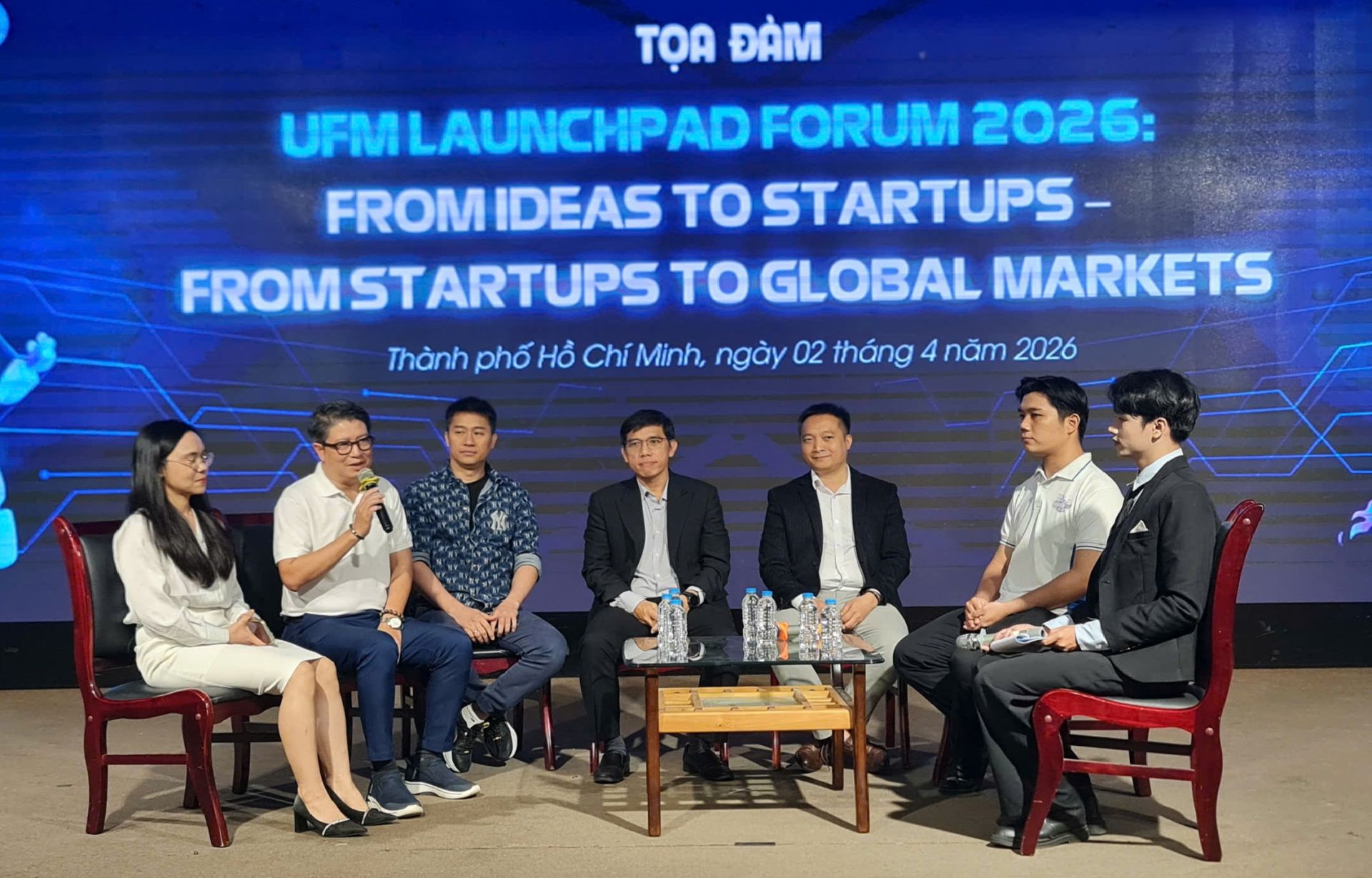 Nhiều &yacute; kiến được trao đổi tại buổi tọa đ&agrave;m