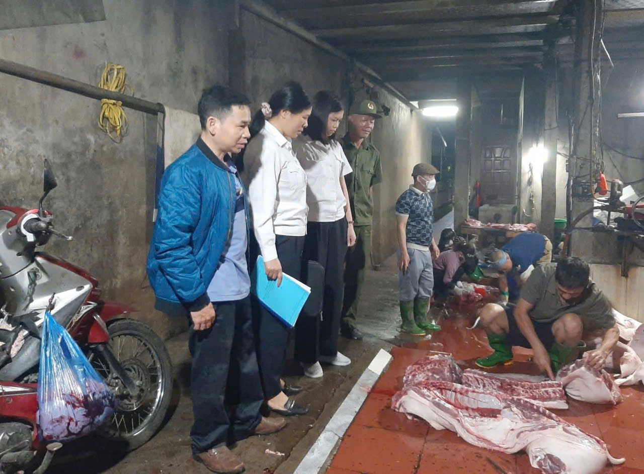 Văn Phú (Lào Cai): Tăng cường kiểm tra hoạt động giết mổ, kiểm soát chặt nguồn gốc động vật