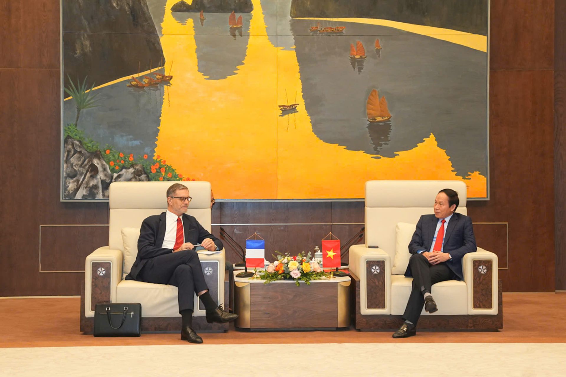 Bí thư Thành ủy Hải Phòng Lê Tiến Châu tiếp xã giao Đại sứ Cộng hòa Pháp tại Việt Nam