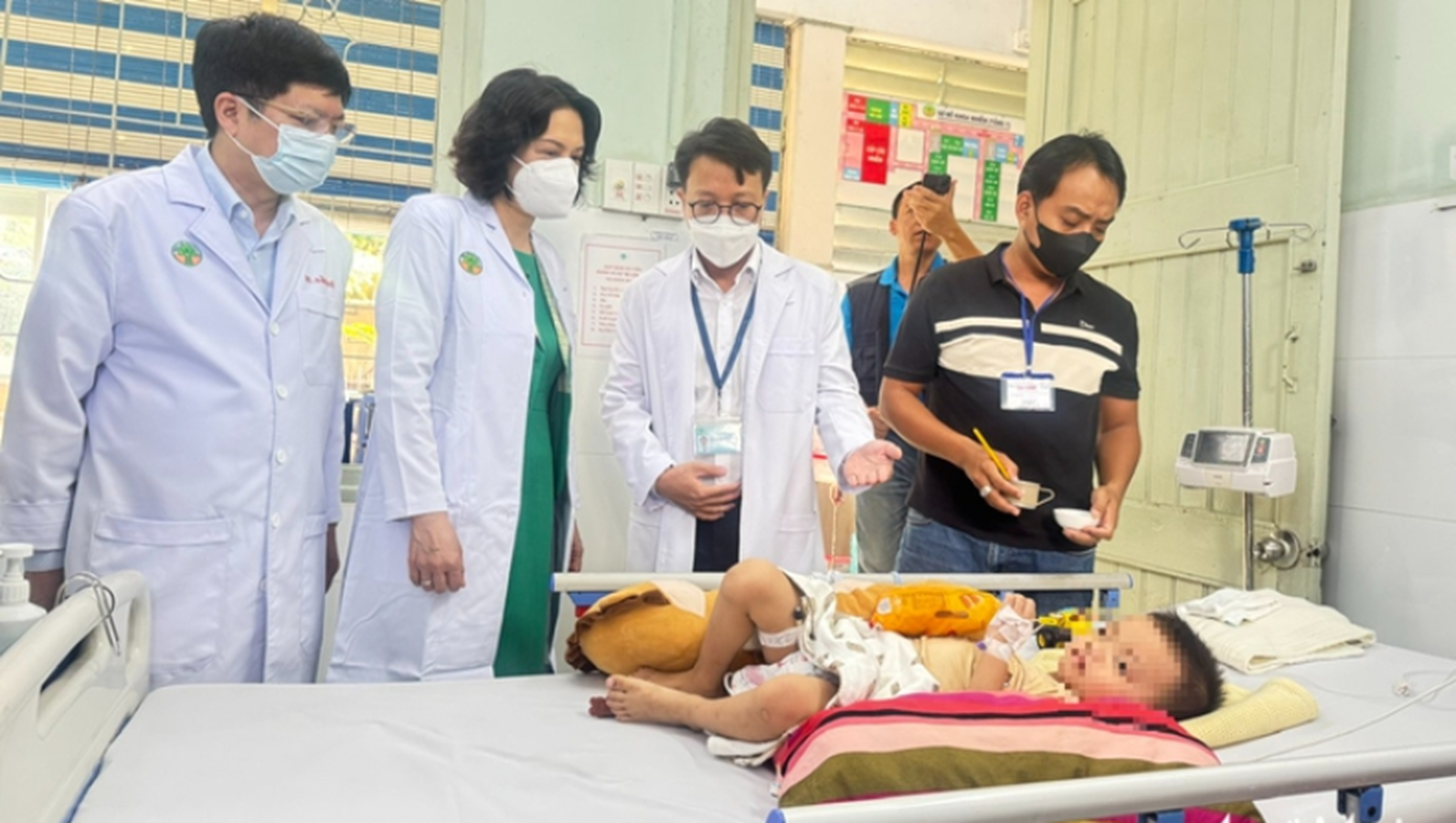 TPHCM: Ca mắc tay chân miệng tăng gần 200%, xuất hiện các trường hợp nhiễm não mô cầu