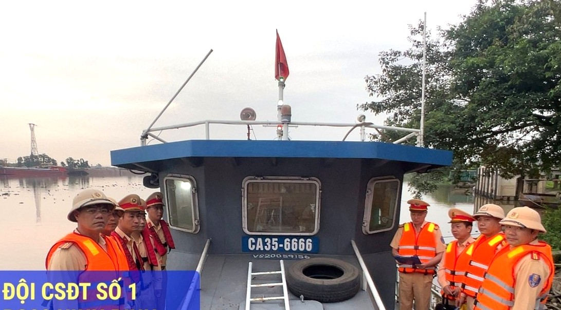 Một số h&igrave;nh ảnh Đội Cảnh s&aacute;t đường thủy số 1 tỉnh Ninh B&igrave;nh ra qu&acirc;n thực hiện&nbsp;kế hoạch tuần tra, kiểm so&aacute;t, xử l&yacute; vi phạm, bảo đảm trật tự an to&agrave;n x&atilde; hội tr&ecirc;n tuyến đường thủy