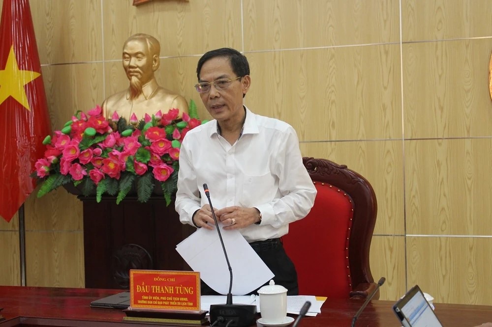 Ph&oacute; Chủ tịch UBND tỉnh Đầu Thanh T&ugrave;ng ph&aacute;t biểu kết luận buổi l&agrave;m việc.