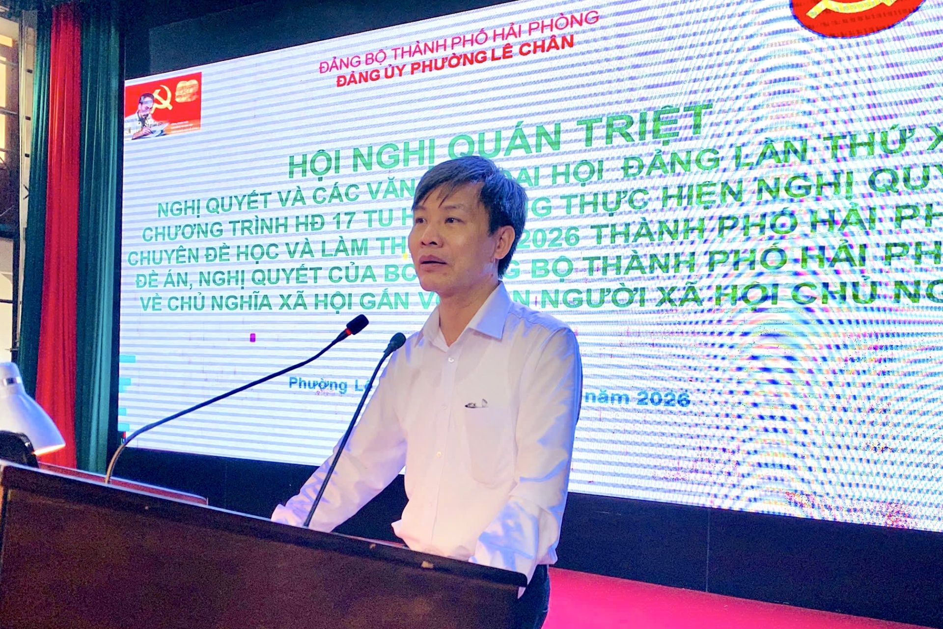 Đồng ch&iacute; Nguyễn Văn Hiểu, Ph&oacute; Trưởng Ban Tuy&ecirc;n gi&aacute;o v&agrave; D&acirc;n vận Th&agrave;nh ủy qu&aacute;n triệt tại Hội nghị.