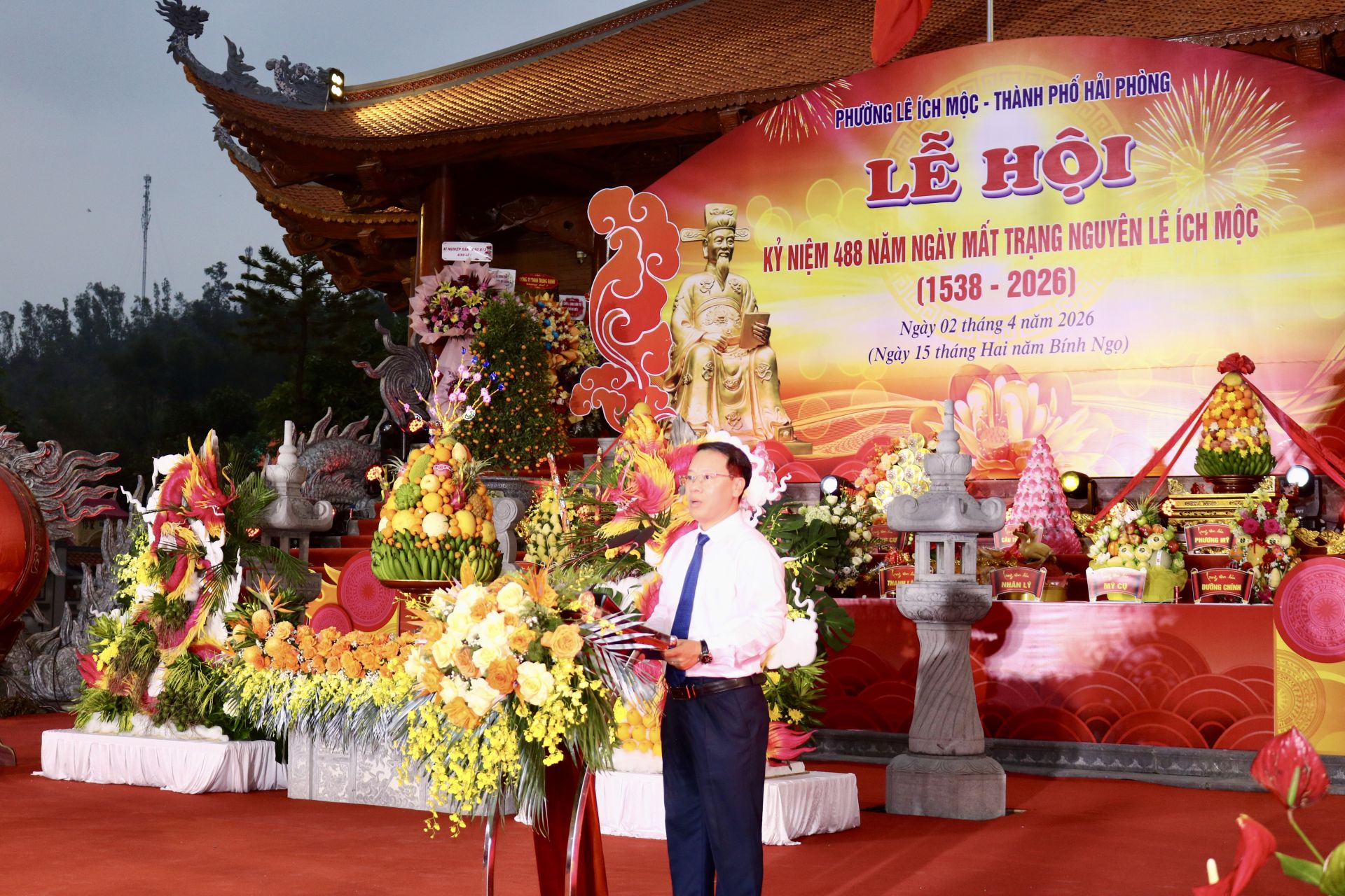 Đồng ch&iacute; Nguyễn Quang Vinh, Ph&oacute; B&iacute; thư Đảng ủy - Chủ tịch UBND phường L&ecirc; &Iacute;ch Mộc ph&aacute;t biểu tại buổi lễ.