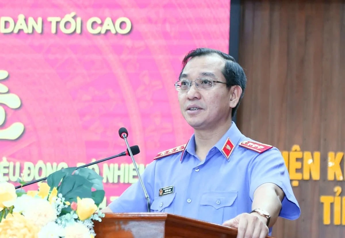 Ph&oacute; Viện trưởng Thường trực VKSND tối cao Hồ Đức Anh ph&aacute;t biểu giao nhiệm vụ.