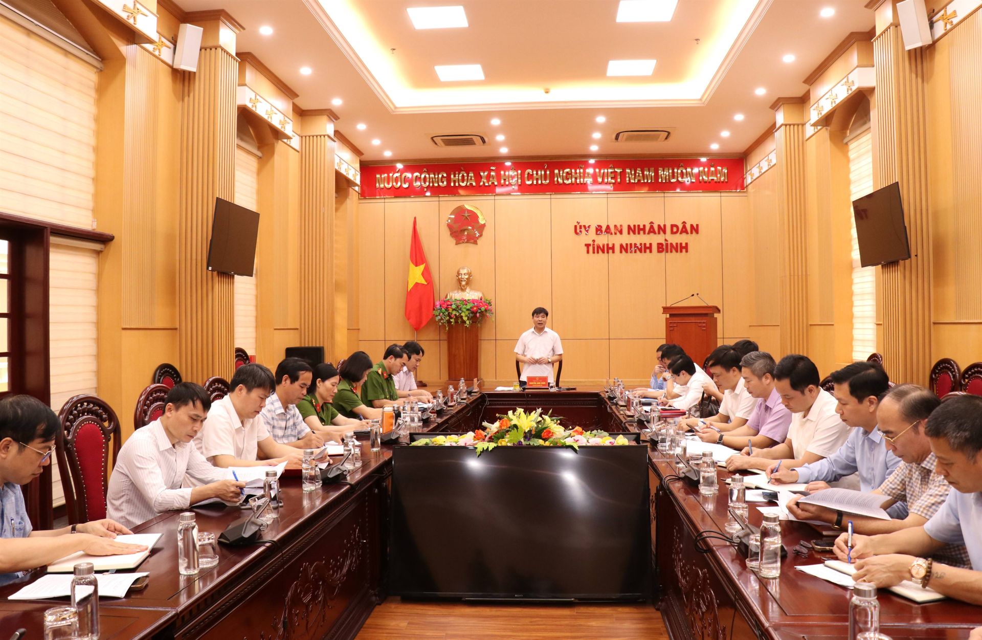 H&igrave;nh ảnh hội nghị tại UBND tỉnh Ninh B&igrave;nh