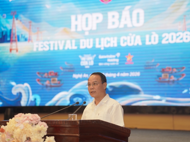 &Ocirc;ng Trần Xu&acirc;n Cường, Ph&oacute; gi&aacute;m đốc Sở Văn h&oacute;a, Thể thao v&agrave; Du lịch Nghệ An, th&ocirc;ng tin về Festival Du lịch Cửa L&ograve; năm 2026 tại họp b&aacute;o.