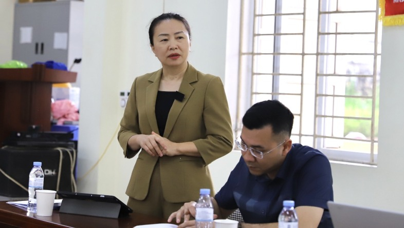 B&agrave; Vi Ngọc B&iacute;ch, Ủy vi&ecirc;n Ban Thường vụ, Trưởng Ban Tổ chức Tỉnh ủy Quảng Ninh, ph&aacute;t biểu chỉ đạo