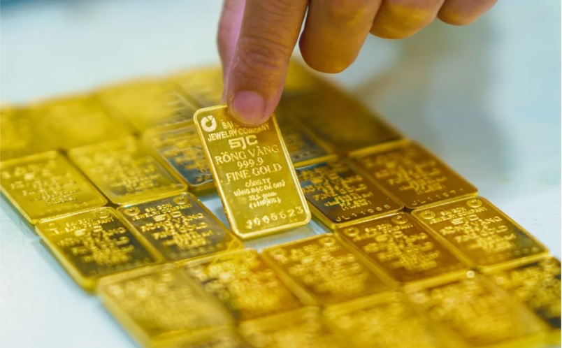 Giá vàng tăng hơn 70% sau 1 năm, còn nên tích sản?