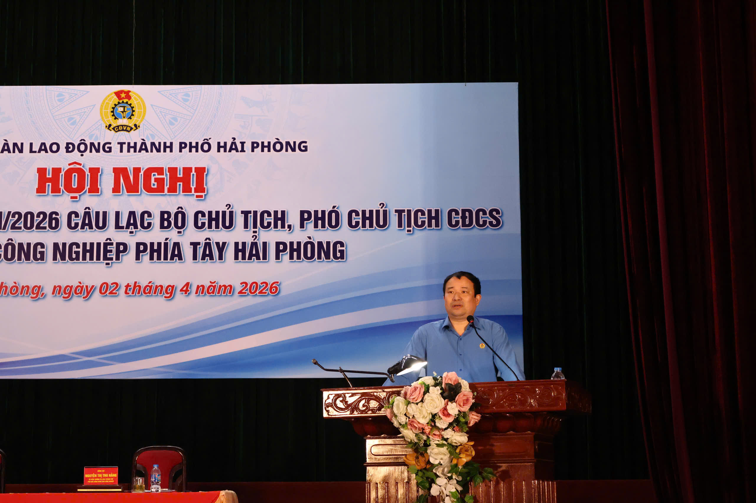 Chủ tịch Li&ecirc;n đo&agrave;n lao động th&agrave;nh phố Nguyễn Anh Tu&acirc;n ph&aacute;t biểu tại hội nghị.