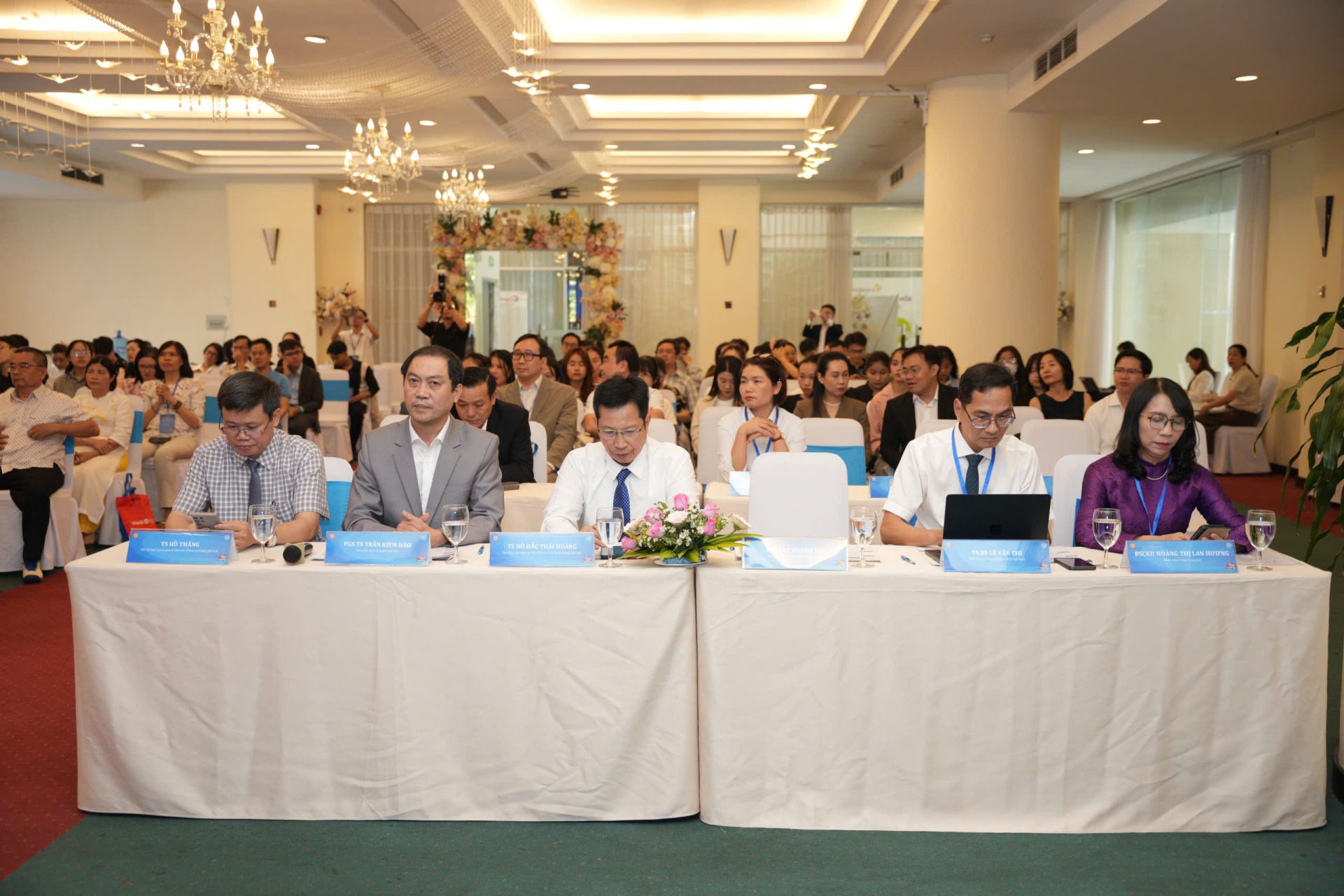 Quang cảnh hội nghị