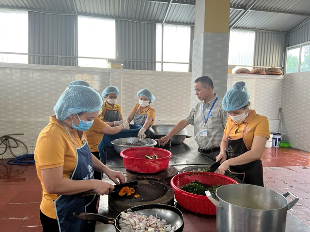 Bộ Giáo dục và Đào tạo siết chặt an toàn bữa ăn học đường sau vụ thịt lợn bệnh tại Hà Nội