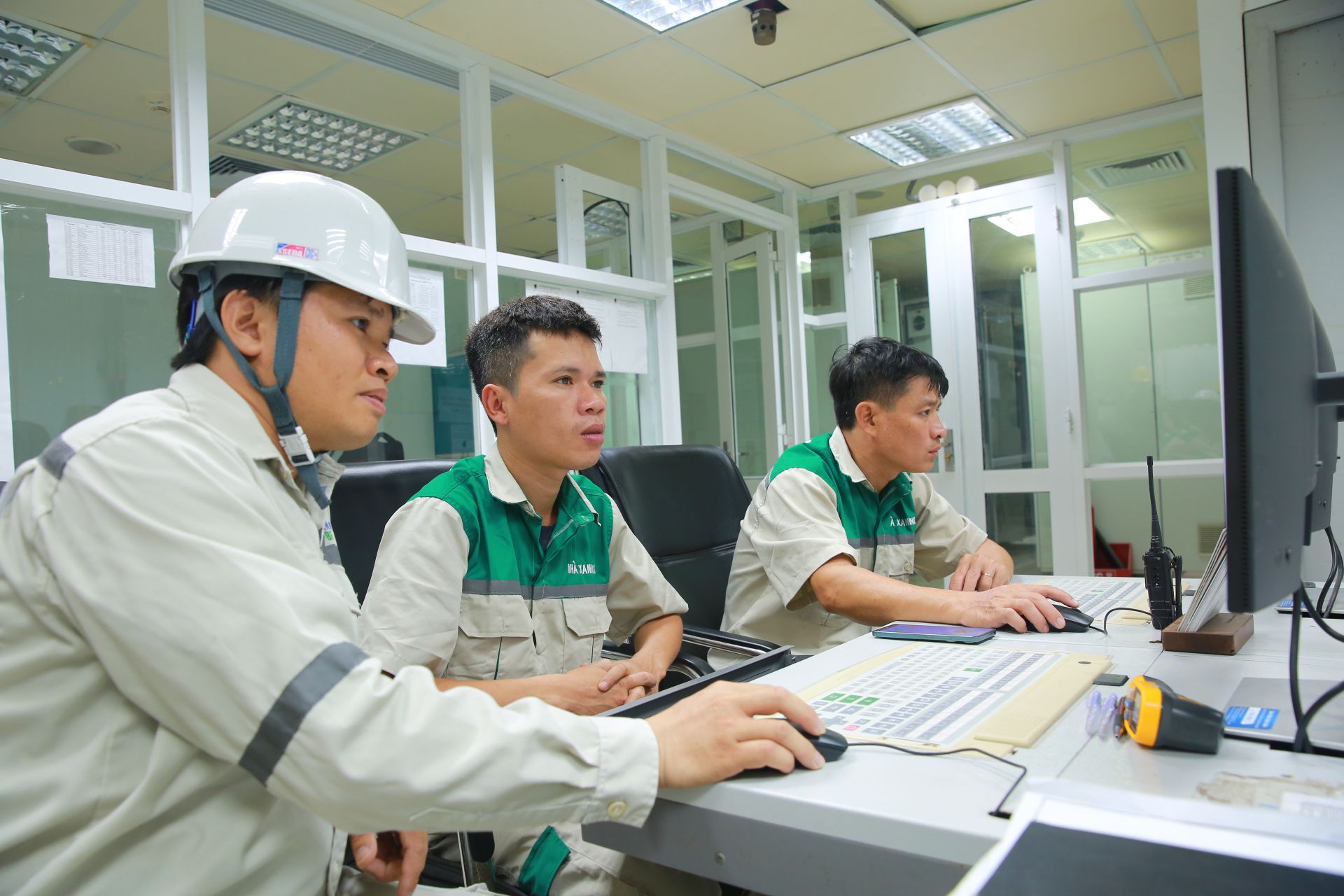 Kỹ sư vận h&agrave;nh Nh&agrave; m&aacute;y