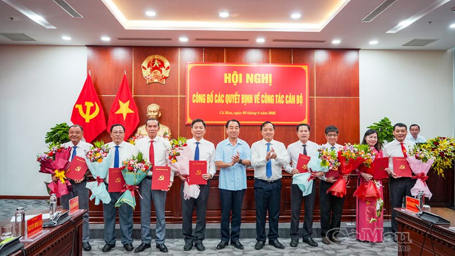 Cà Mau công bố quyết định về công tác cán bộ