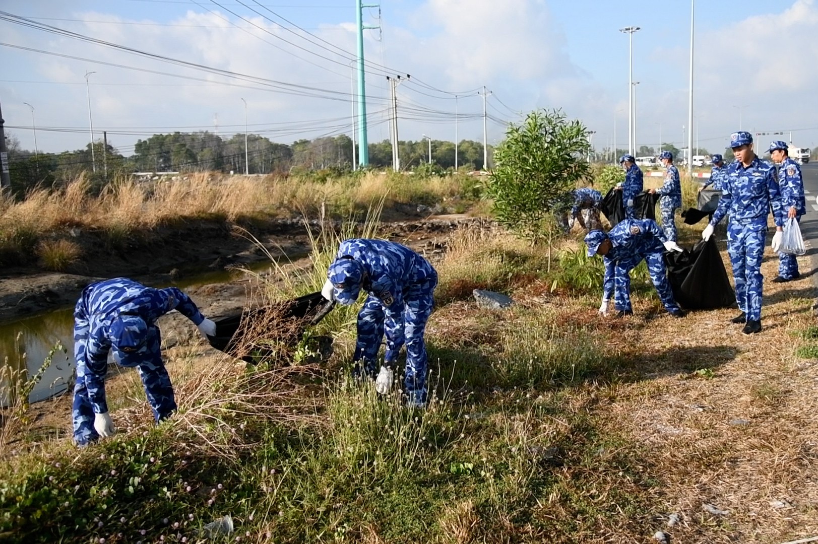 Bộ Tư lệnh Vùng Cảnh sát biển 3 chung tay bảo vệ môi trường, xây dựng đô thị xanh - sạch - đẹp