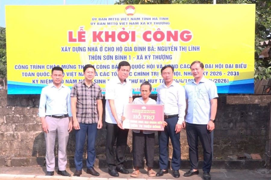 Hà Tĩnh: Đồng loạt khởi công và trao kinh phí xây dựng 216 nhà ở cho người dân