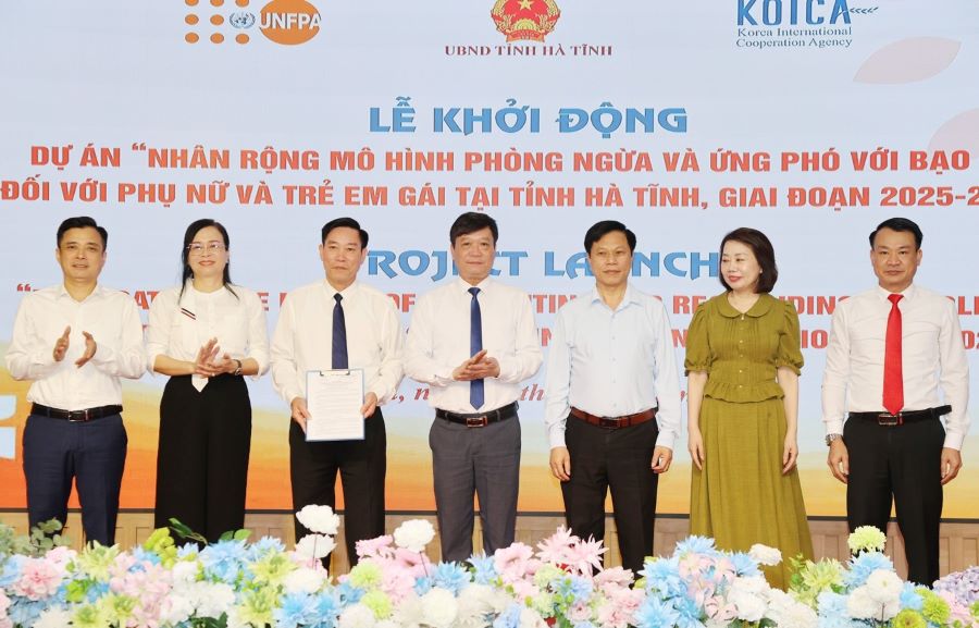 Sở Y tế Hà Tĩnh trao quyết định thành lập Ban Quản lý Dự án Sở Y tế Hà Tĩnh trao quyết định thành lập Ban Quản lý Dự án