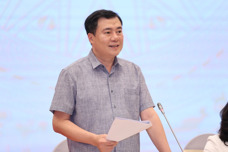 Thứ trưởng Bộ C&ocirc;ng Thương Nguyễn Sinh Nhật T&acirc;n th&ocirc;ng tin về t&igrave;nh h&igrave;nh nguồn cung xăng dầu trong nước - Ảnh: VGP/Nhật Bắc