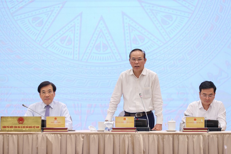 Thứ trưởng Bộ N&ocirc;ng nghiệp v&agrave; M&ocirc;i trường Ph&ugrave;ng Đức Tiến th&ocirc;ng tin về điều h&agrave;nh sản xuất v&agrave; ti&ecirc;u thụ l&uacute;a gạo - Ảnh: VGP/Nhật Bắc