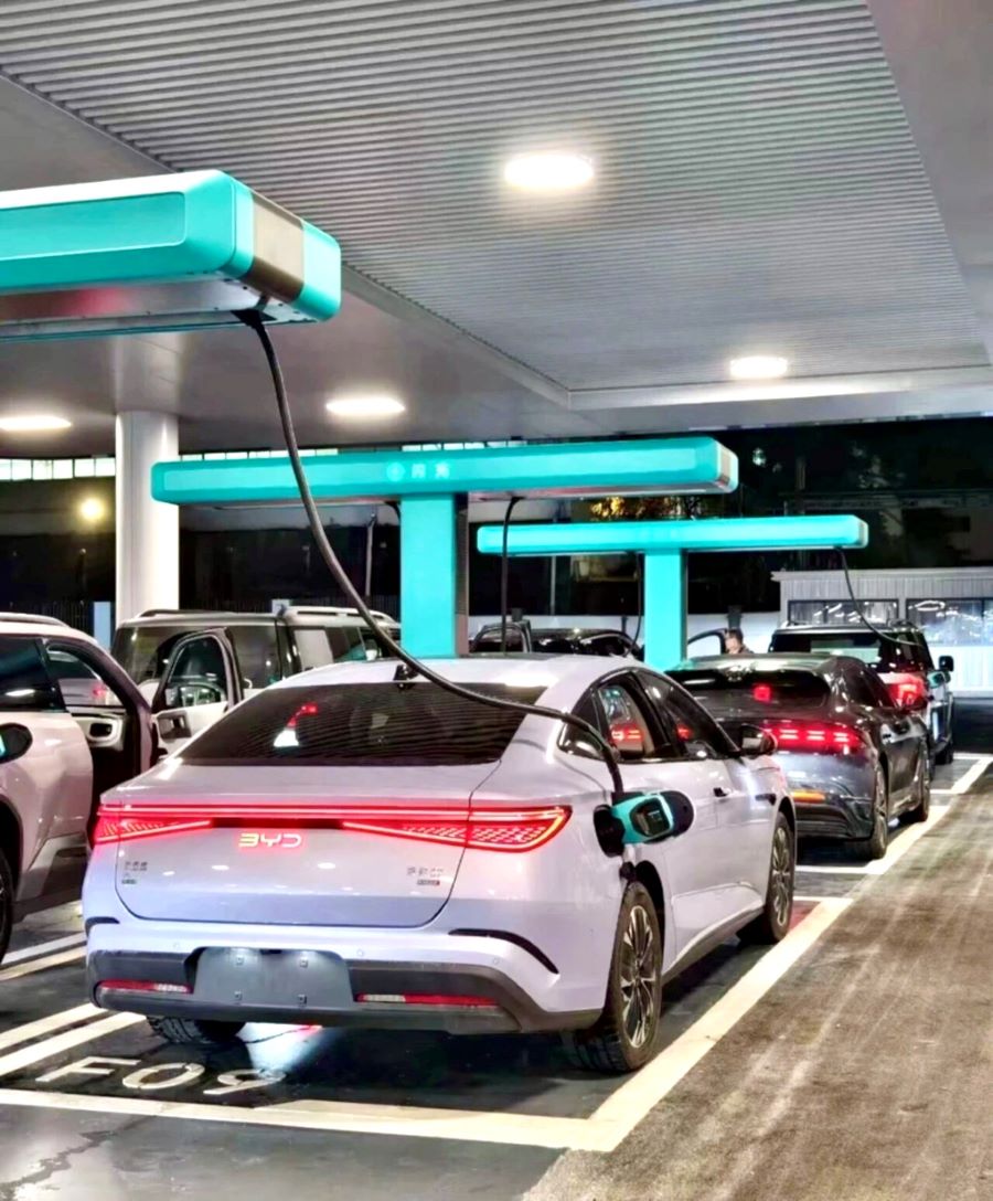 BYD tăng tốc đầu tư 5.000 trạm sạc siêu nhanh, tái định hình cạnh tranh ngành xe điện