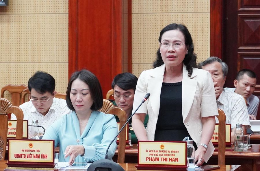 Ph&oacute; Chủ tịch Thường trực HĐND tỉnh Quảng Trị Phạm Thị H&acirc;n ph&aacute;t biểu tại hội nghị