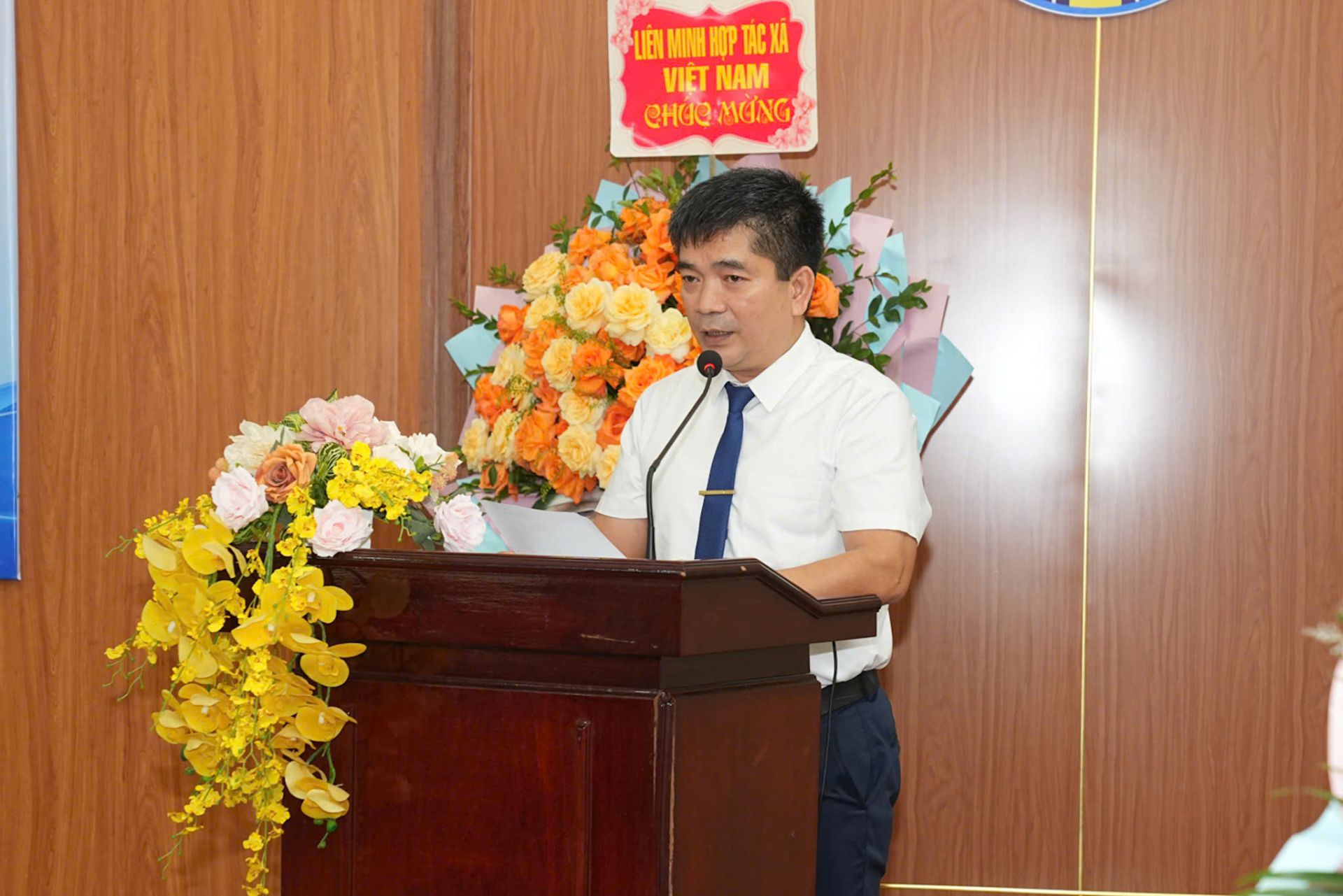 Ph&oacute; Chủ tịch Li&ecirc;n minh HTX th&agrave;nh phố Nguyễn Minh Ho&agrave;ng ph&aacute;t động phong tr&agrave;o thi đua năm 2026.