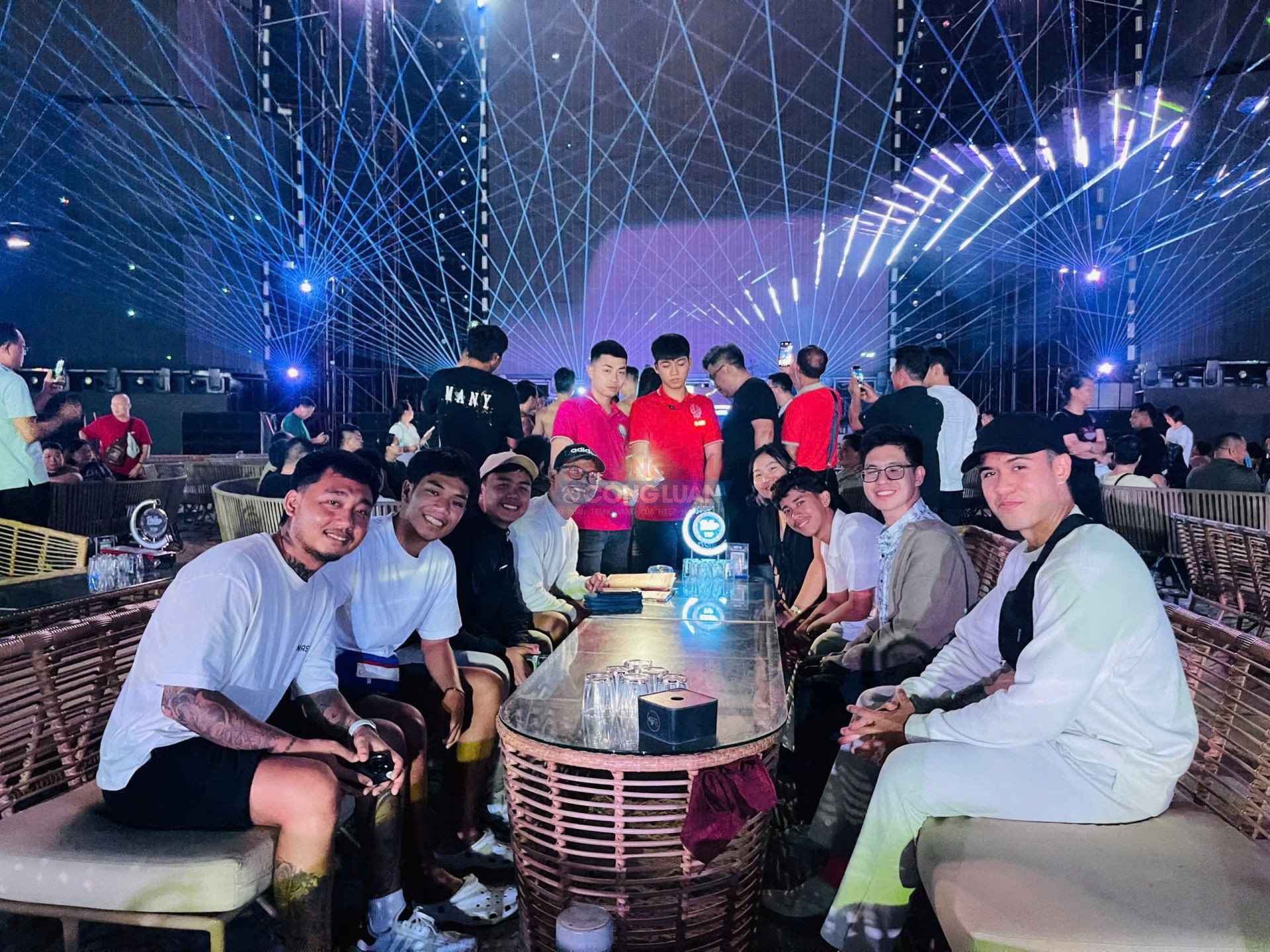 Du kh&aacute;ch Philippines trải nghiệm c&aacute;c hoạt động du lịch v&agrave; giải tr&iacute; tại Hạ Long