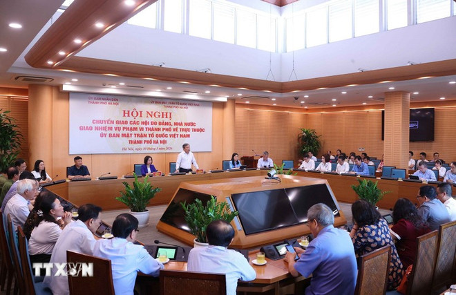 Hội nghị chuyển giao các Hội do Đảng, Nhà nước giao nhiệm vụ phạm vi Thành phố về trực thuộc Ủy ban Mặt trận Tổ quốc Việt Nam thành phố Hà Nội. (Ảnh: Văn Điệp/TTXVN) Hội nghị chuyển giao các Hội do Đảng, Nhà nước giao nhiệm vụ phạm vi Thành phố về trực thuộc Ủy ban Mặt trận Tổ quốc Việt Nam thành phố Hà Nội. (Ảnh: Văn Điệp/TTXVN)