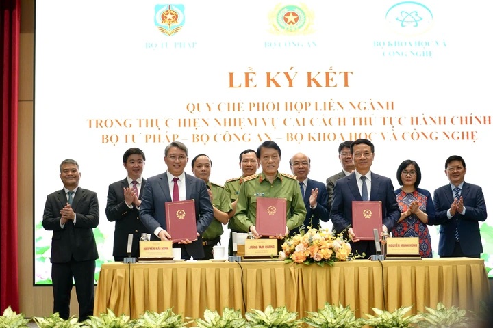Bộ trưởng Bộ Công an, Bộ Khoa học và Công nghệ, Bộ Tư pháp ký kết Quy chế phối hợp liên ngành. Bộ trưởng Bộ Công an, Bộ Khoa học và Công nghệ, Bộ Tư pháp ký kết Quy chế phối hợp liên ngành.