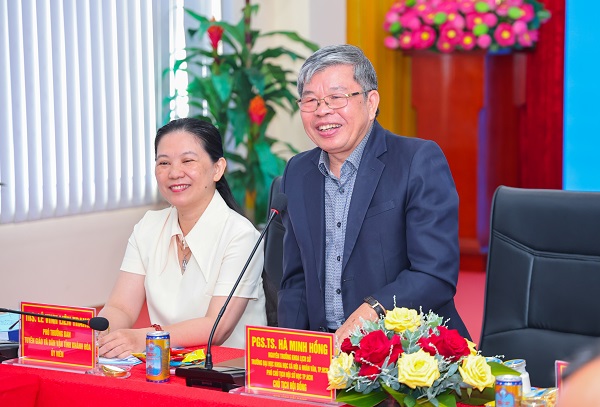 Chủ tịch Hội đồng phát biểu kết luận Chủ tịch Hội đồng phát biểu kết luận