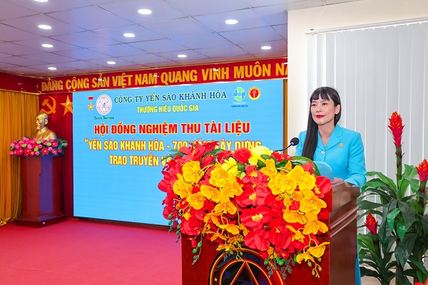 Bà Trịnh Thị Hồng Vân- Chủ tịch HĐTV Công ty Yến sào Khánh Hòa phát biểu cảm ơn và bế mạc Bà Trịnh Thị Hồng Vân- Chủ tịch HĐTV Công ty Yến sào Khánh Hòa phát biểu cảm ơn và bế mạc