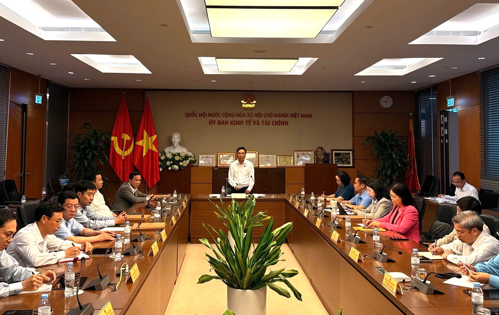 Đồng ch&iacute; Nguyễn Do&atilde;n Anh, Ủy vi&ecirc;n Trung ương Đảng, B&iacute; thư Tỉnh ủy chủ tr&igrave; họp đo&agrave;n ĐBQH tỉnh Thanh H&oacute;a kh&oacute;a XVI.