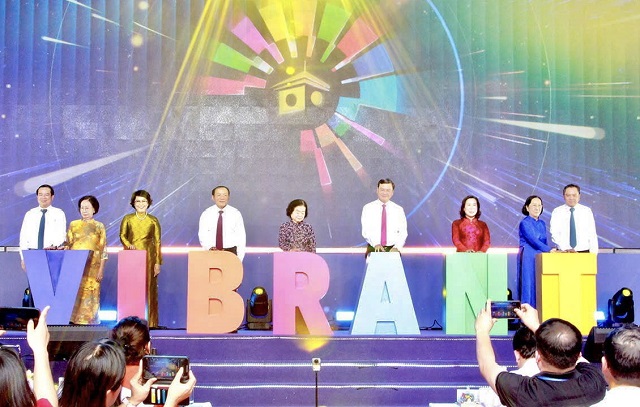 Ban tổ chức thực hiện nghi thức khai mạc Ngày hội Du lịch TP Hồ Chí Minh. Ảnh: Thu Thuỷ Ban tổ chức thực hiện nghi thức khai mạc Ngày hội Du lịch TP Hồ Chí Minh. Ảnh: Thu Thuỷ