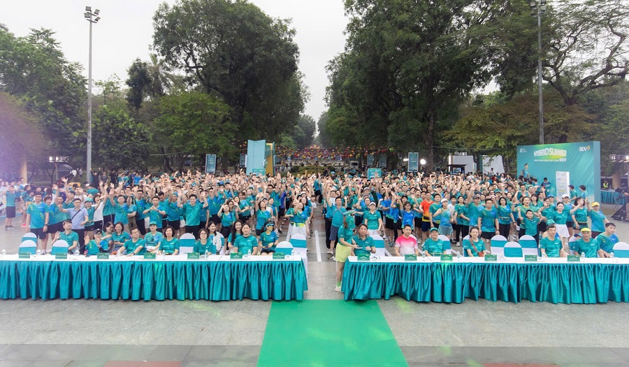 Các vận động viên và khách mời tham gia chương trình tại Công viên Thống Nhất, Hà Nội Các vận động viên và khách mời tham gia chương trình tại Công viên Thống Nhất, Hà Nội