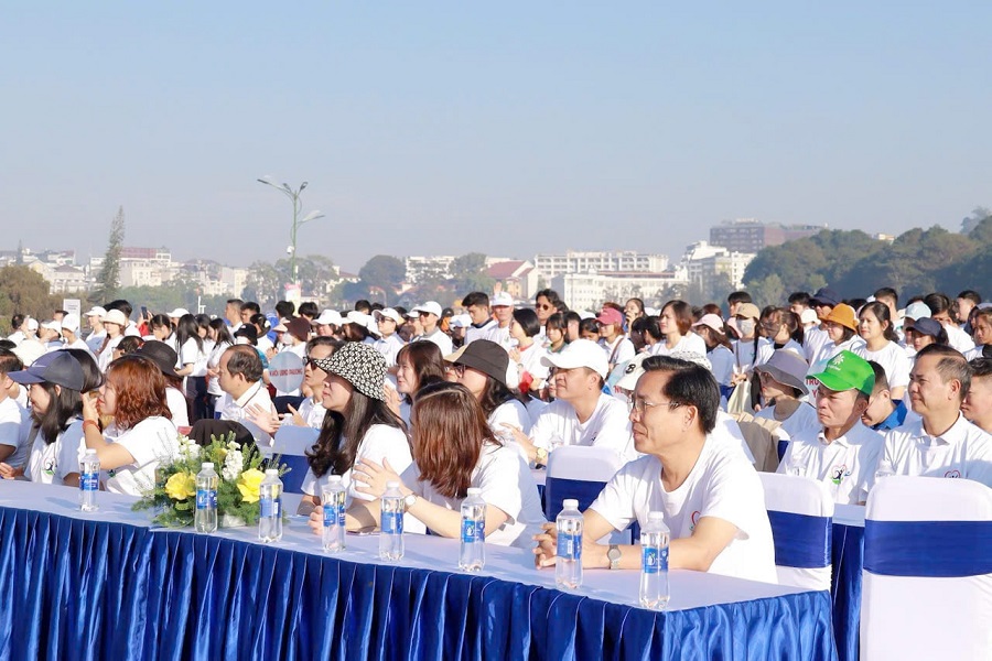 Đông đảo cán bộ, công chức, viên chức và người dân tham dự Lễ Mít tinh Đông đảo cán bộ, công chức, viên chức và người dân tham dự Lễ Mít tinh