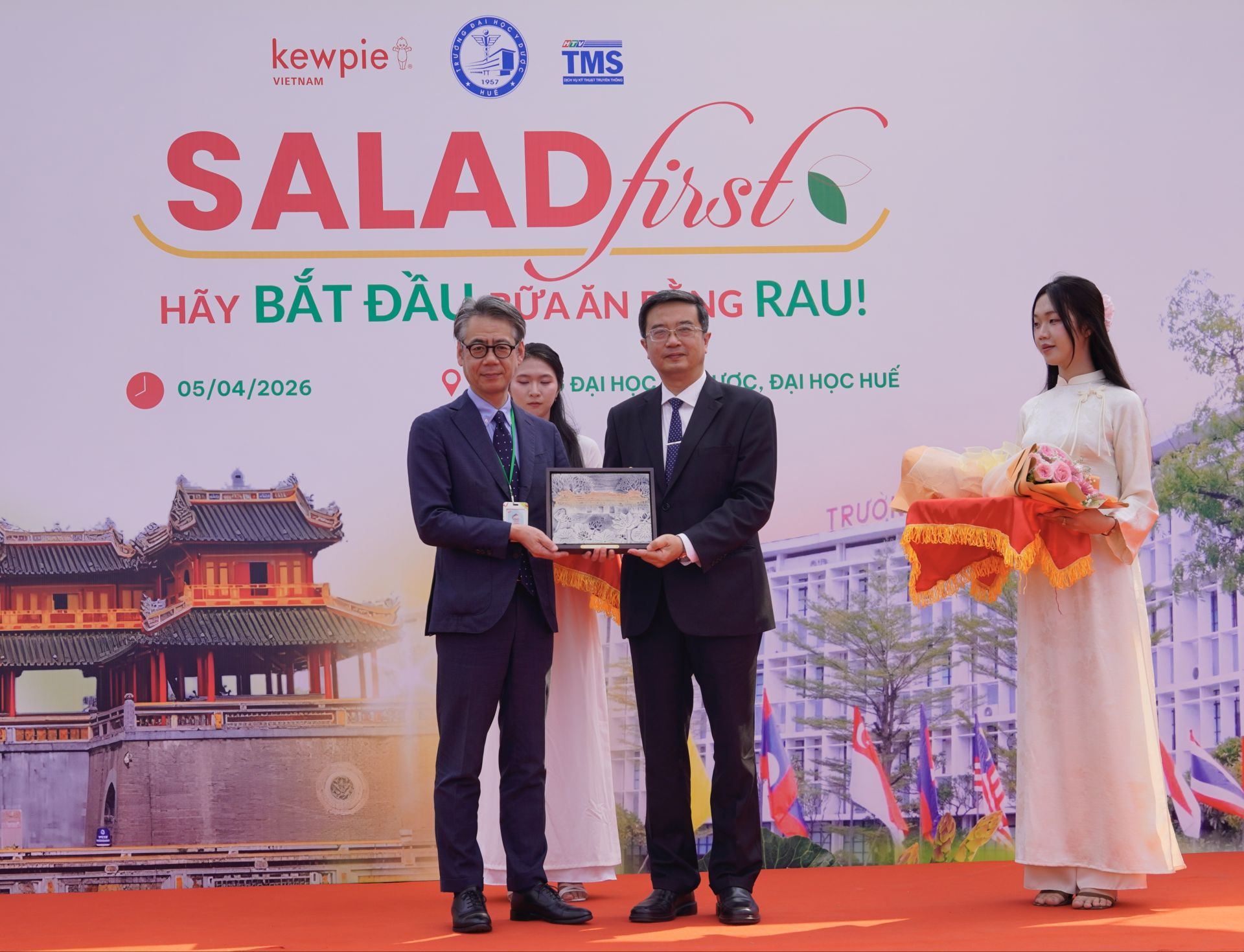 “Salad First - Hãy bắt đầu bữa ăn bằng rau”