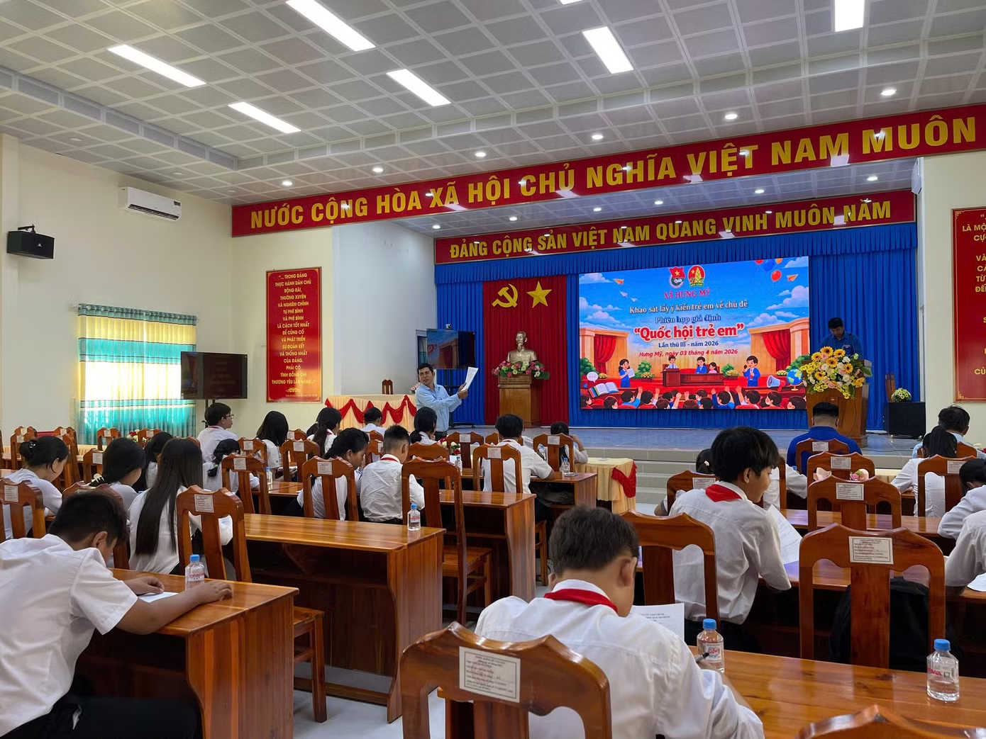 Lấy ý kiến trẻ em trên toàn quốc cho phiên họp giả định “Quốc hội trẻ em” lần thứ III