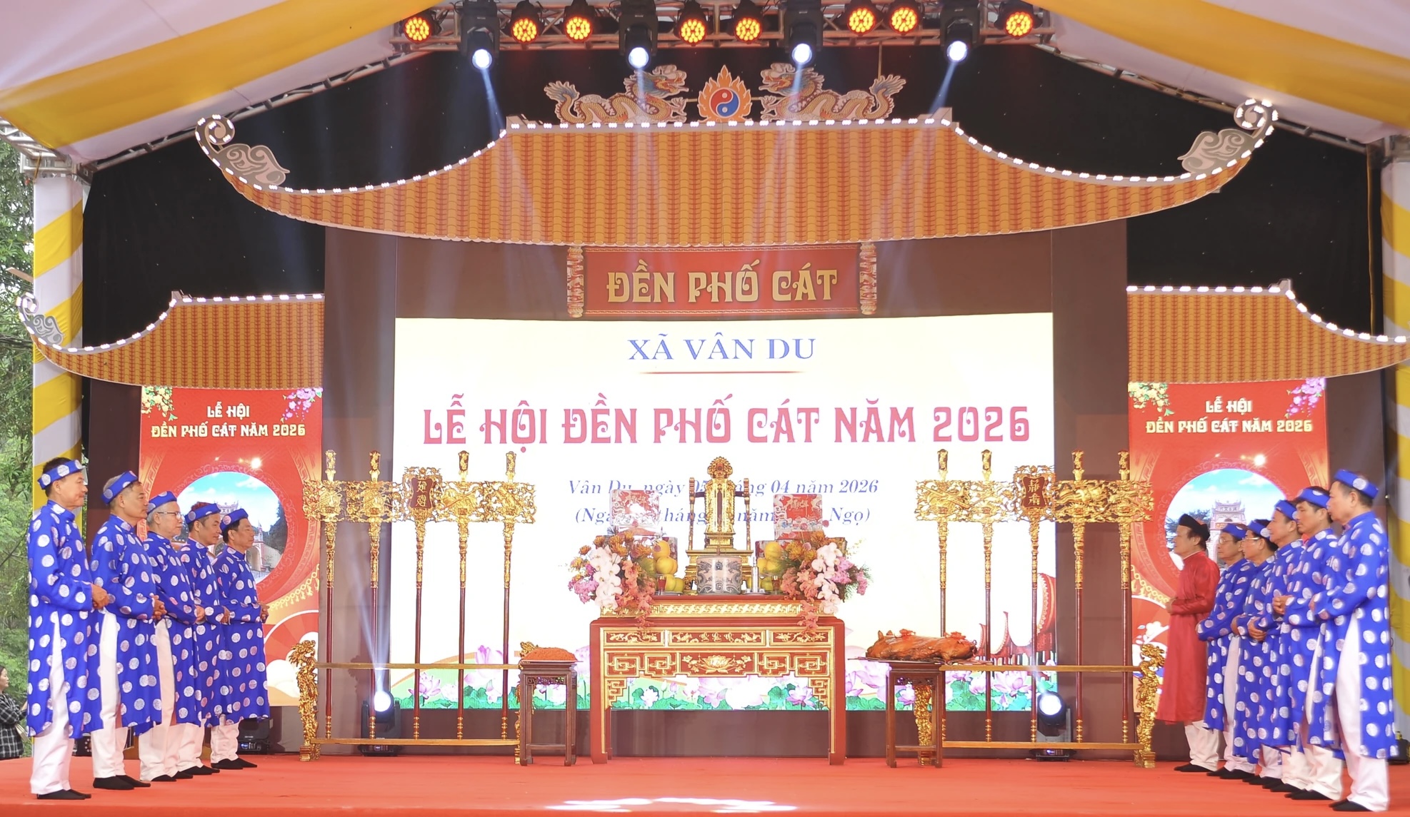 Về xứ Thanh trẩy hội Đền Phố Cát