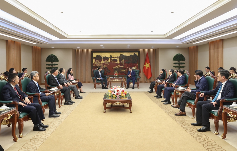 Thủ tướng Chính phủ Phạm Minh Chính và Đại sứ Trung Quốc Hà Vĩ đã điểm lại những tiến triển tích cực của quan hệ Việt - Trung giai đoạn vừa qua - Ảnh: VGP/Nhật Bắc Thủ tướng Chính phủ Phạm Minh Chính và Đại sứ Trung Quốc Hà Vĩ đã điểm lại những tiến triển tích cực của quan hệ Việt - Trung giai đoạn vừa qua - Ảnh: VGP/Nhật Bắc