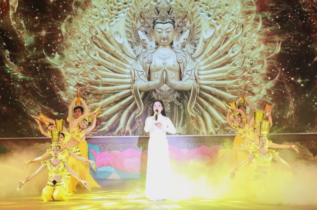 Chương trình nghệ thuật đặc sắc tại buổi lễ. Chương trình nghệ thuật đặc sắc tại buổi lễ.