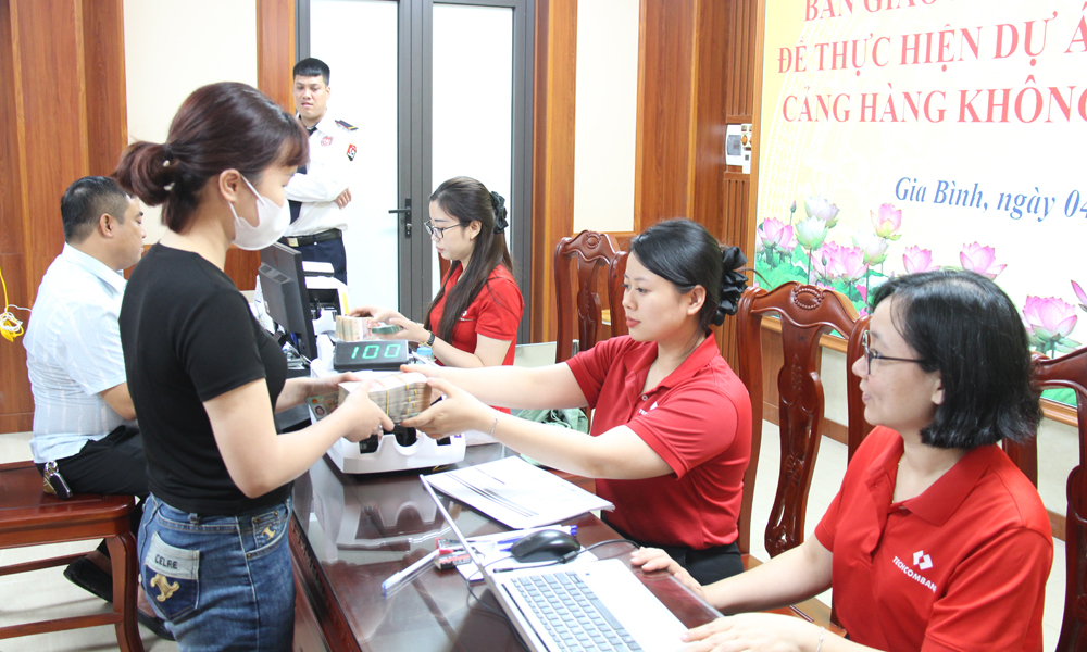 Bắc Ninh: Chi trả tiền thưởng cho các hộ bàn giao đất ở thuộc dự án Cảng hàng không quốc tế Gia Bình