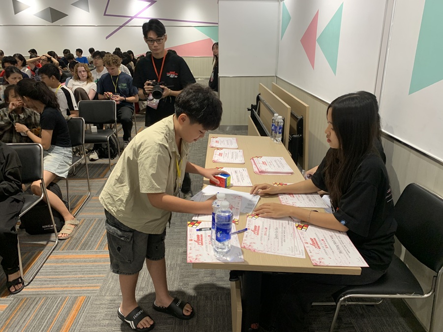 VĐV nhận Giấy chứng nhận tham gia Giải Arena HCMC Spring 2026